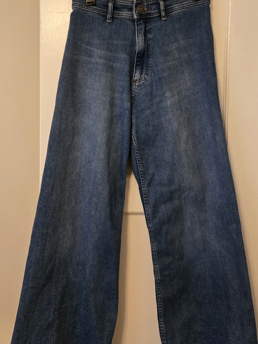 Zara Women's Wide Leg Distressed Hem Jeans Size 8